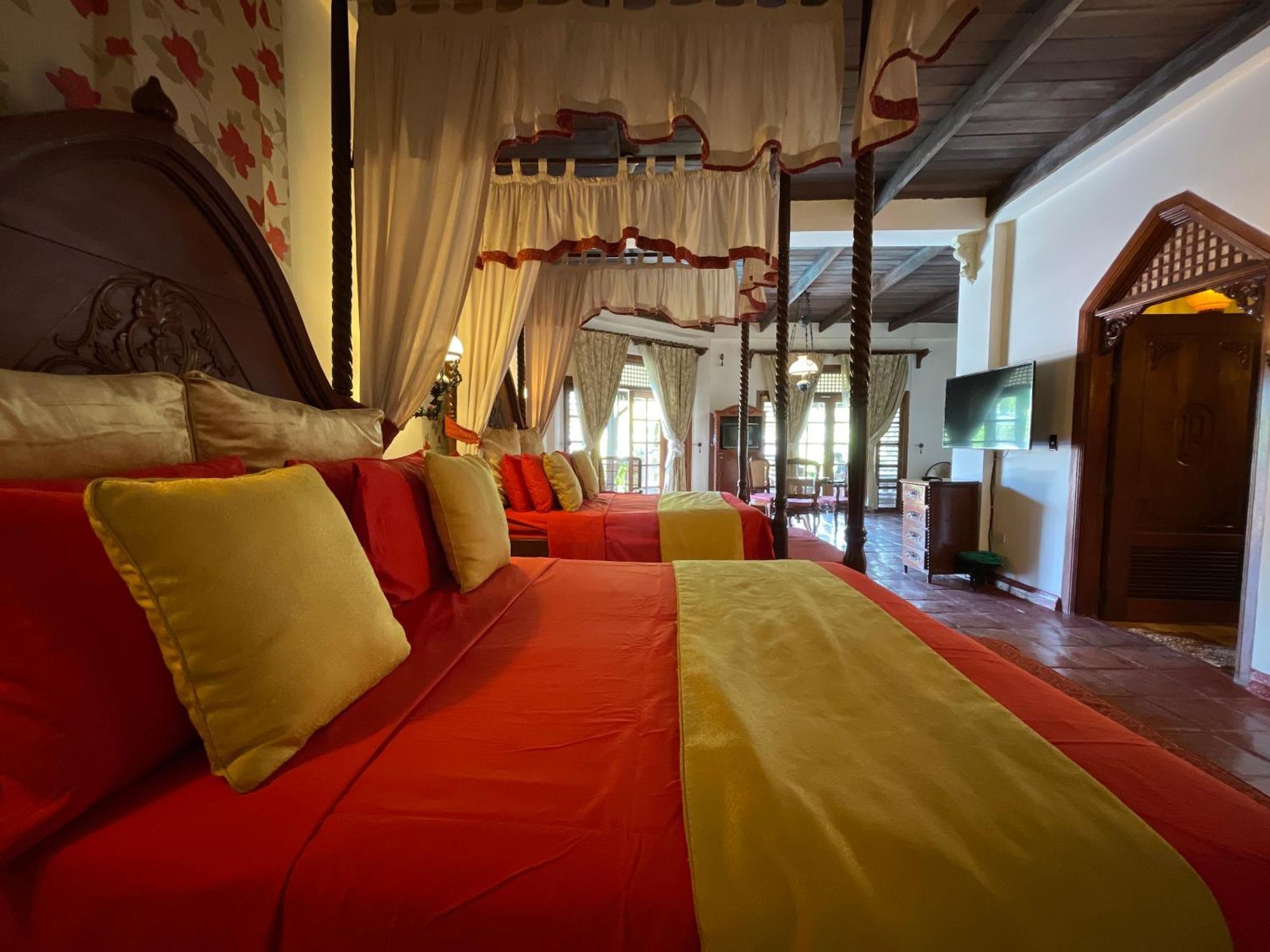 Tropicana Castle Dive Resort Powered By Cocotel Puerto Galera Habitación foto