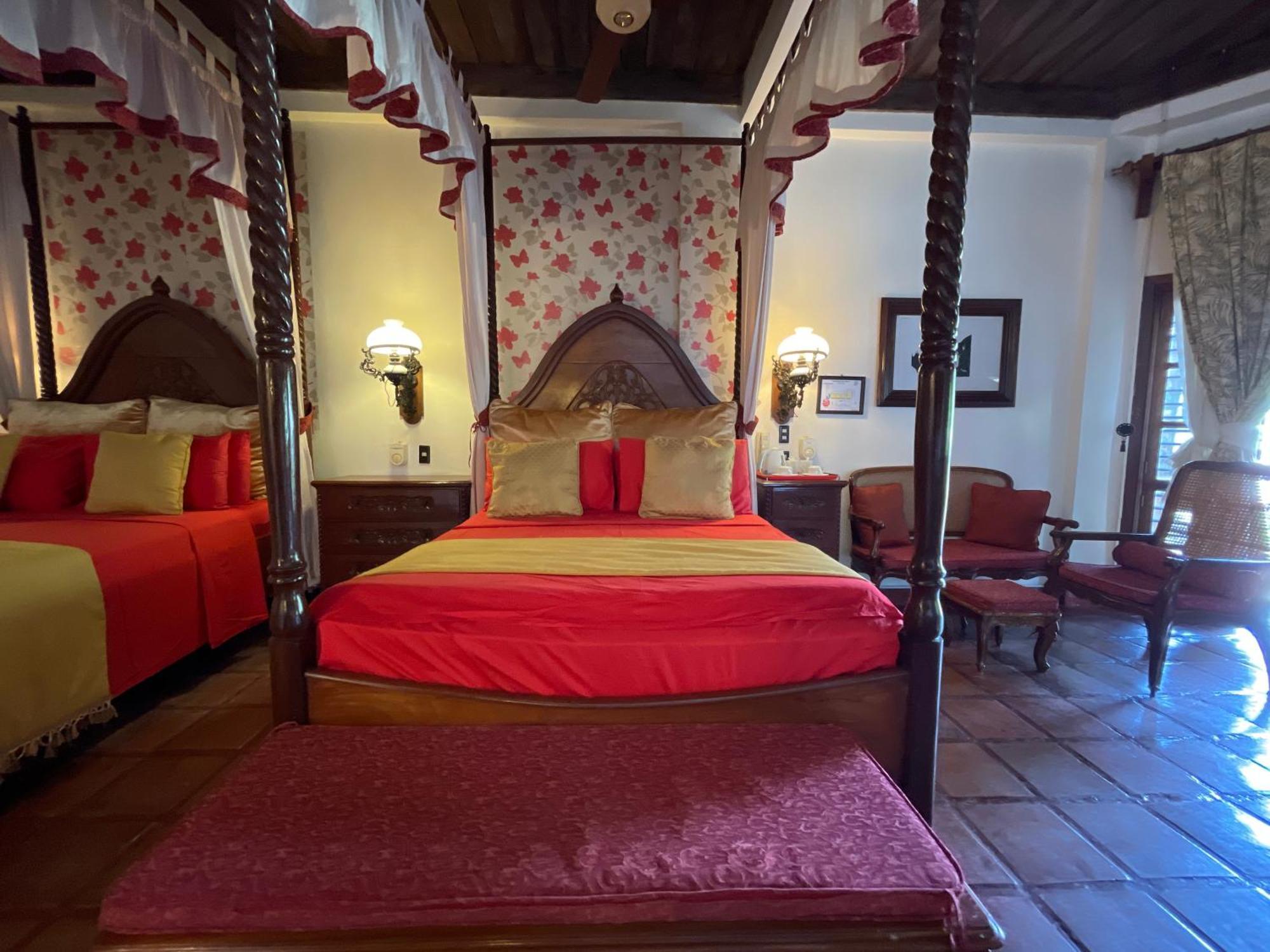Tropicana Castle Dive Resort Powered By Cocotel Puerto Galera Habitación foto