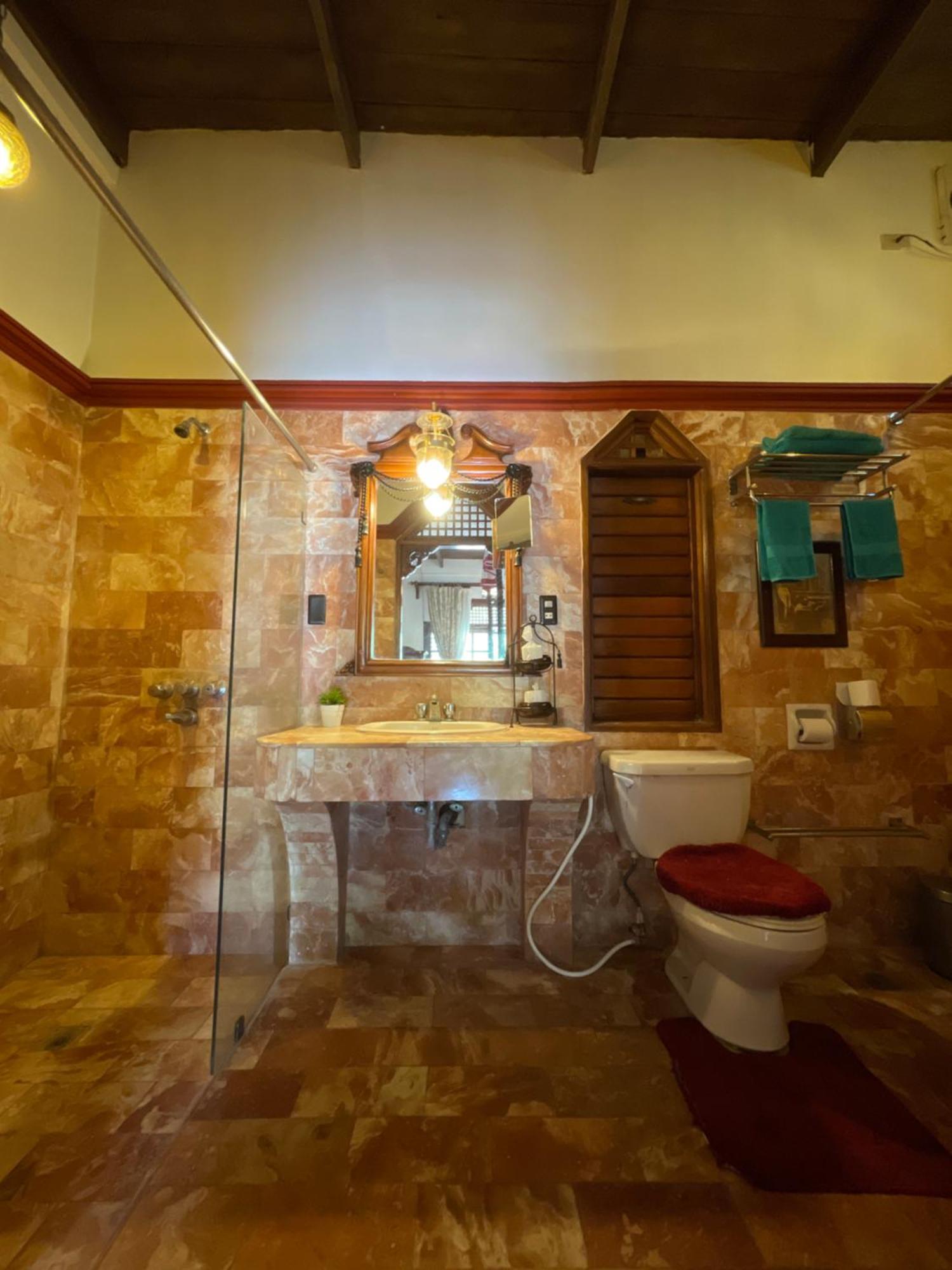 Tropicana Castle Dive Resort Powered By Cocotel Puerto Galera Habitación foto