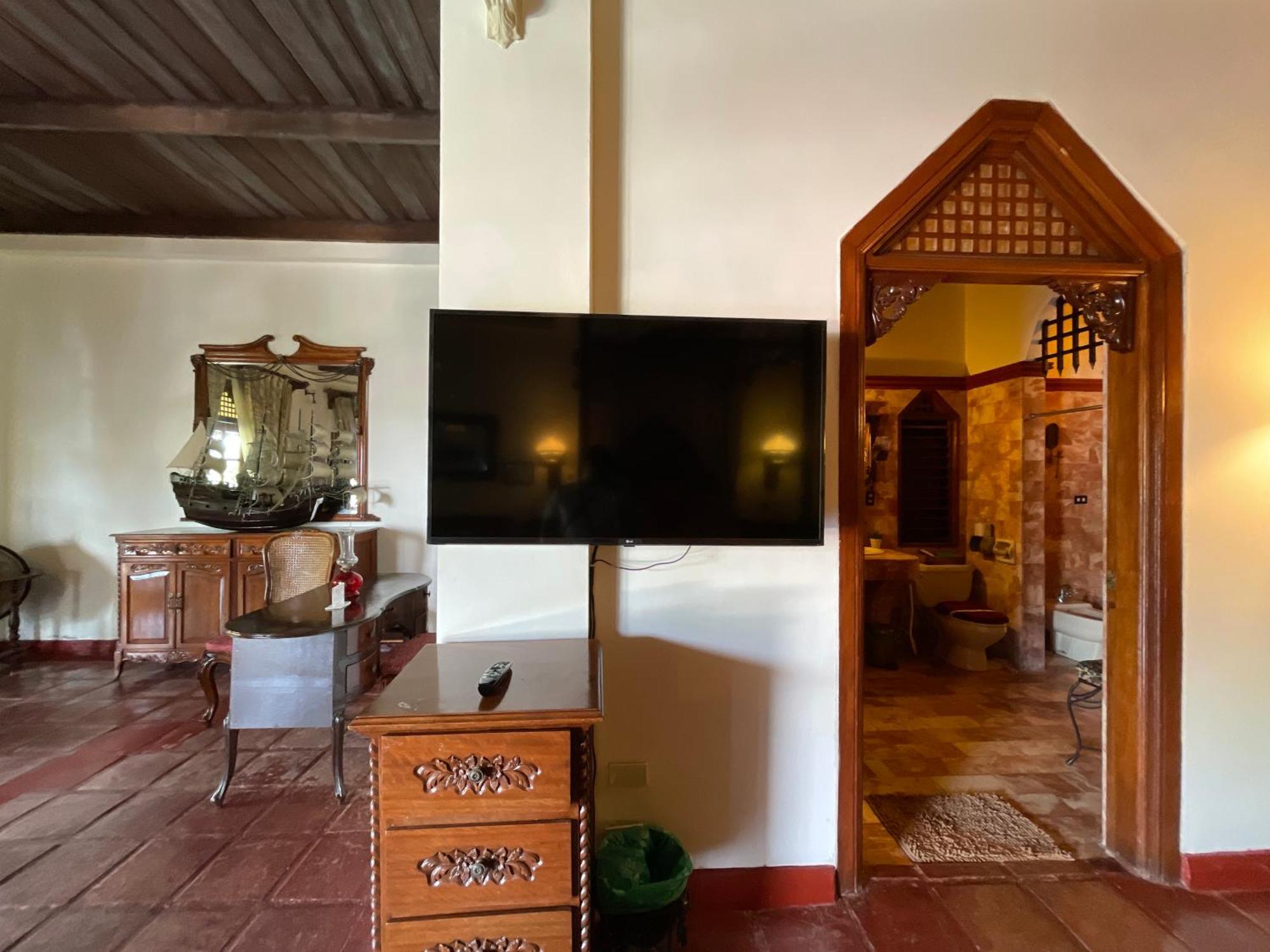 Tropicana Castle Dive Resort Powered By Cocotel Puerto Galera Habitación foto