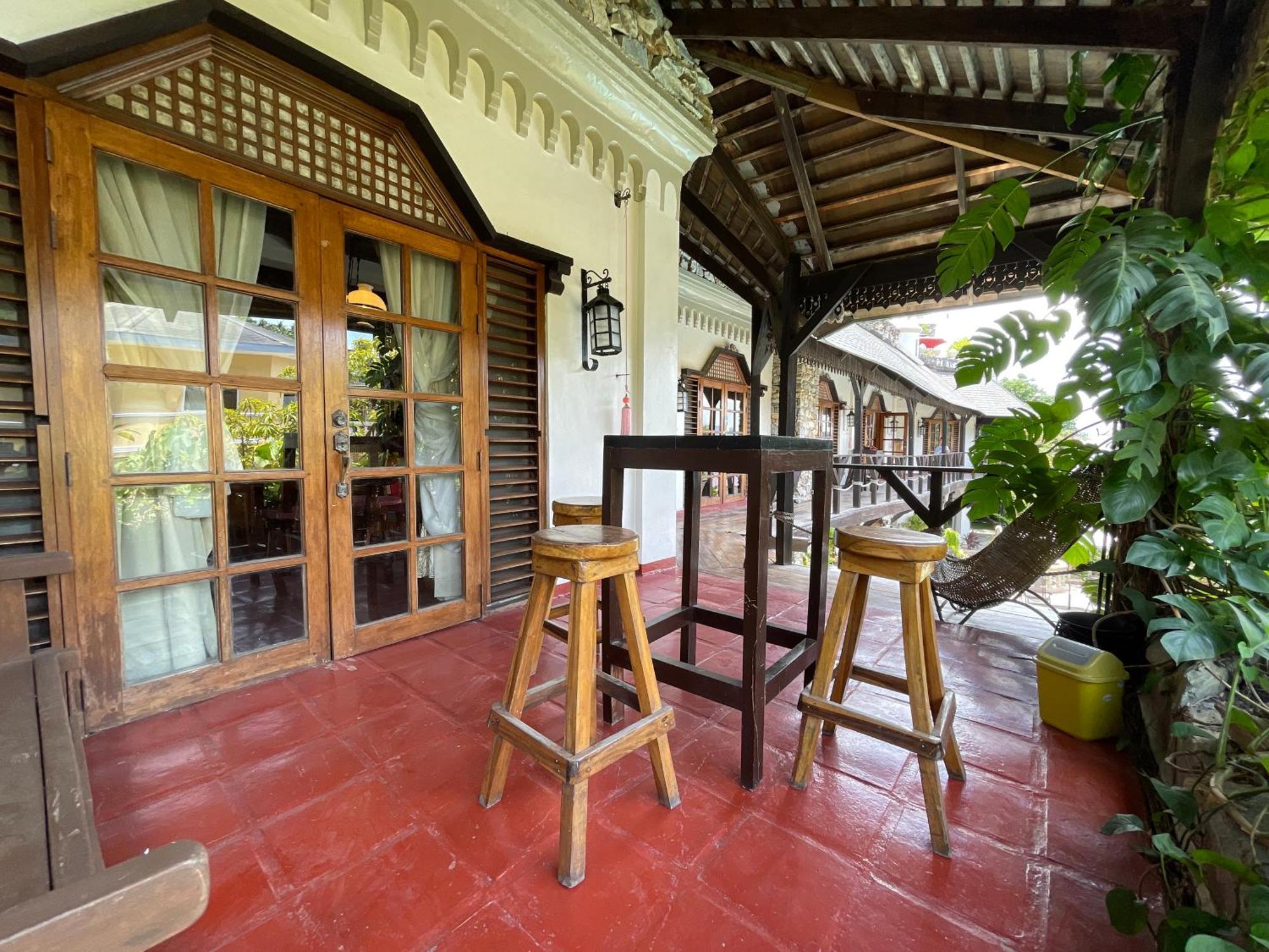 Tropicana Castle Dive Resort Powered By Cocotel Puerto Galera Habitación foto