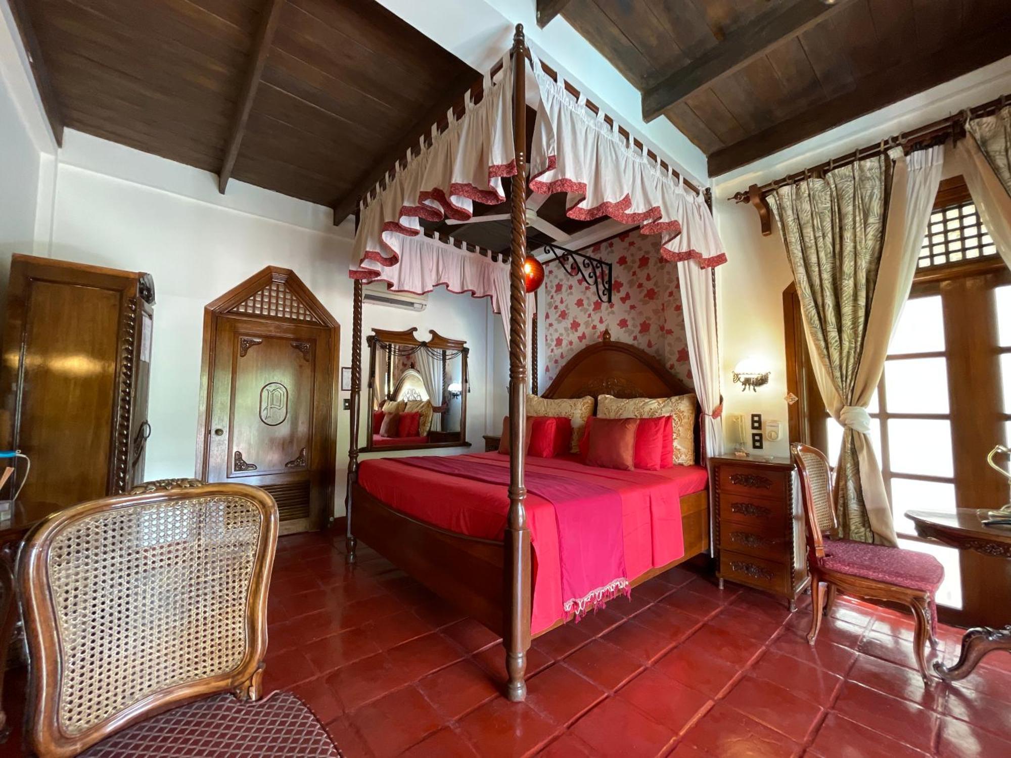 Tropicana Castle Dive Resort Powered By Cocotel Puerto Galera Habitación foto